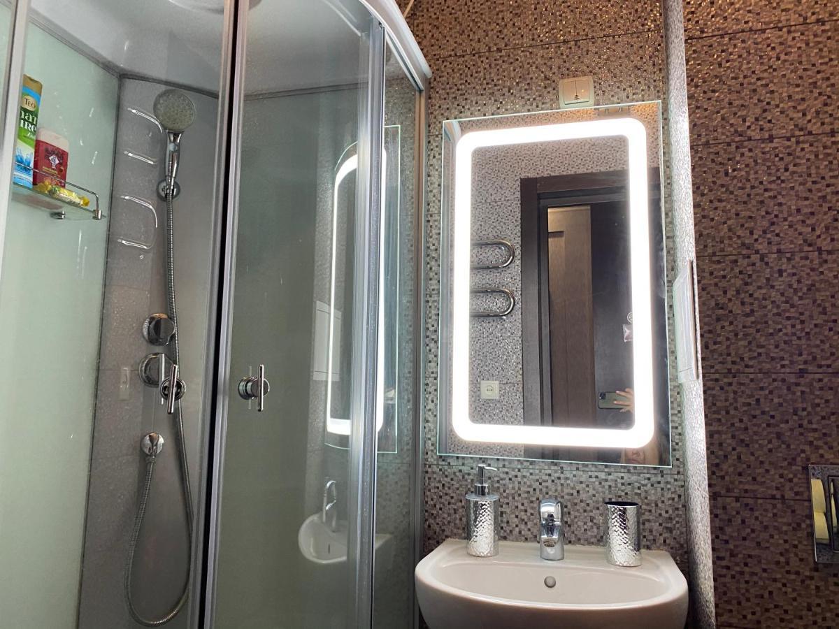 Modern Luxury Studio In The Center Of Kharkiv At Konstitutsii Square Exterior foto